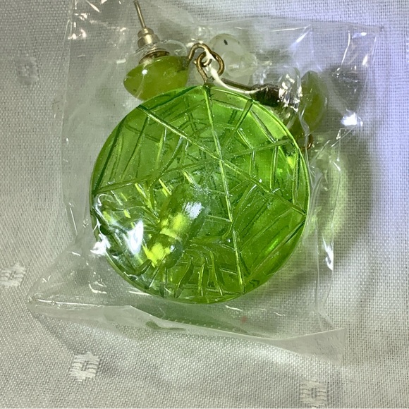 Rare Corday Spider Web Halloween Clear Green Lucite Pierced Post Earrings NWOT - Picture 4 of 15